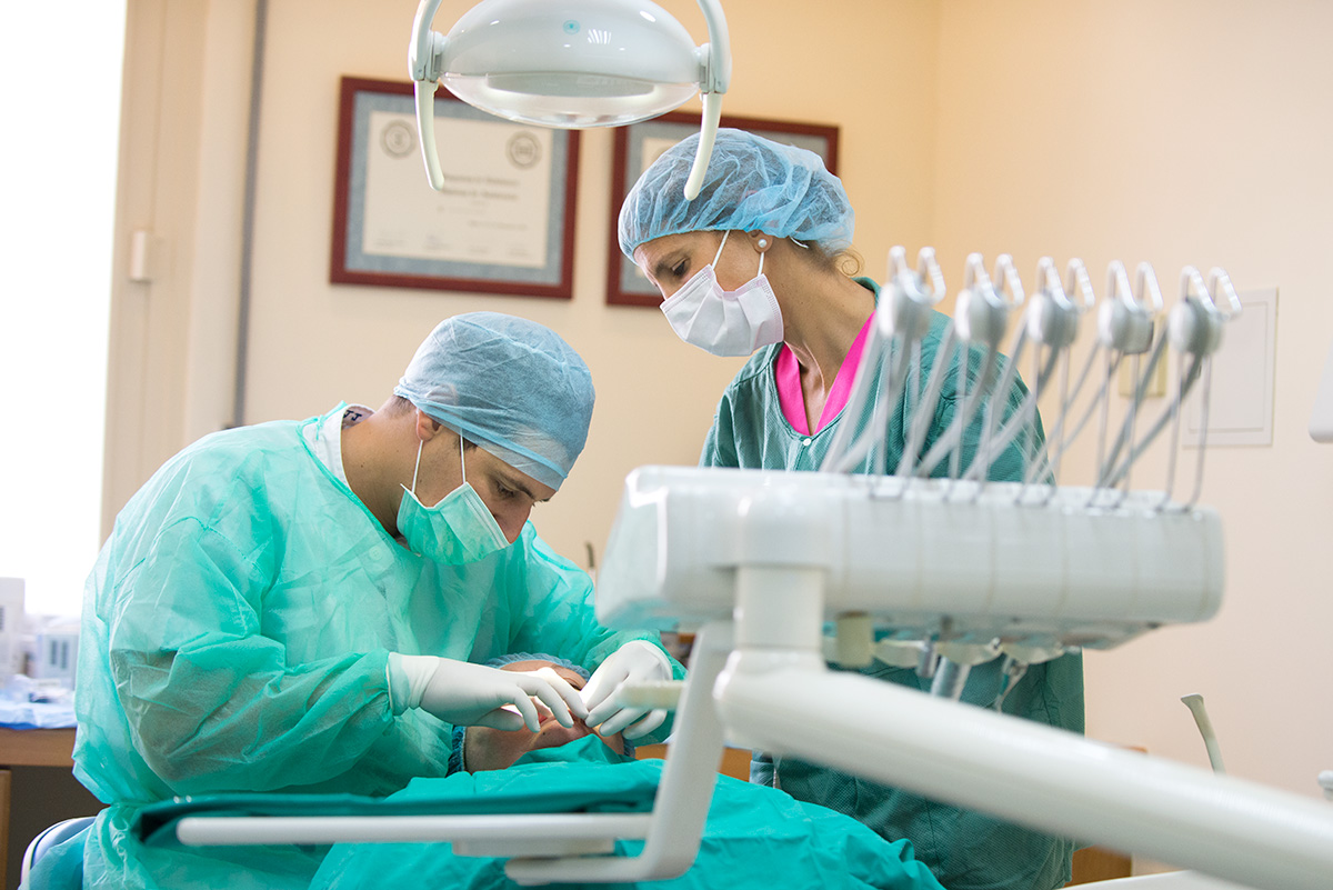 https://clinicacorreacrovari.com/wp-content/uploads/2021/01/cirugia2.jpg